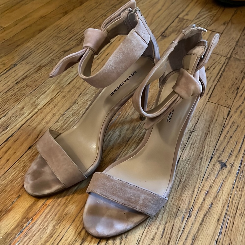Banana Republic Bow Heels